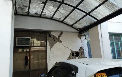 Strong quake causes panic in Tacloban .